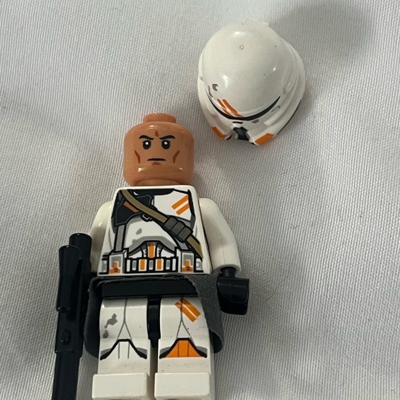 Lego Airborne Clone Trooper 212th Attack Battalion Minifigure from Set 75035 - Picture 1 of 7